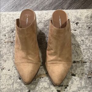Report Women's Tan Suede Mules